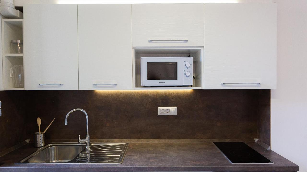 Karan's Aparment In Apartment Rom